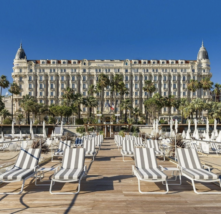 The Carlton Hotel